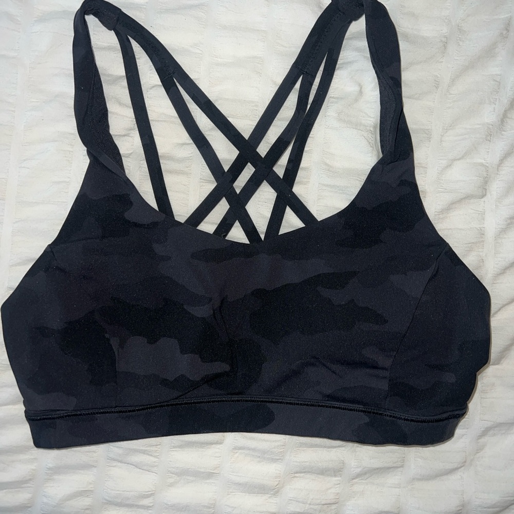 lululemon free to be serene heritage black Camo Sports Bra C/D cup